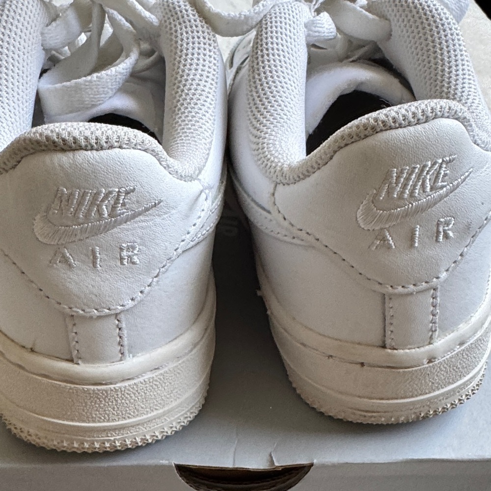 Kid Big Kids size 4 Nike Air Force 1 LE - Picture 13 of 14